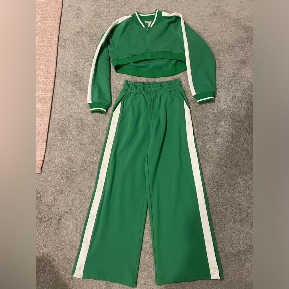 Sweatshirt and pants set